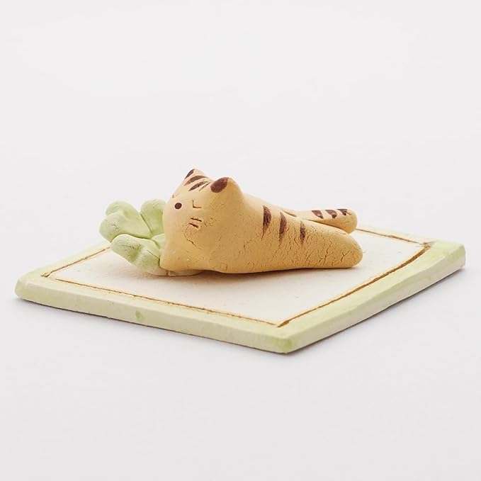 Charming Animal Series Ceramic Incense Holder, Japanese Pottery, Perfect for Relaxation and Concentration, Made in Japan (Four Leaf and Cat)