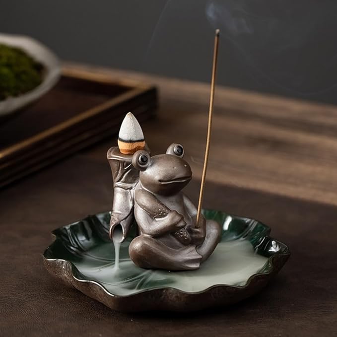 Leheybia 1 Pcs Cute Frog Ceramic Incense Holder Backflow Incense Burner Incense Burner Holder with 20 Backflow Incense Cones (Father Frog)