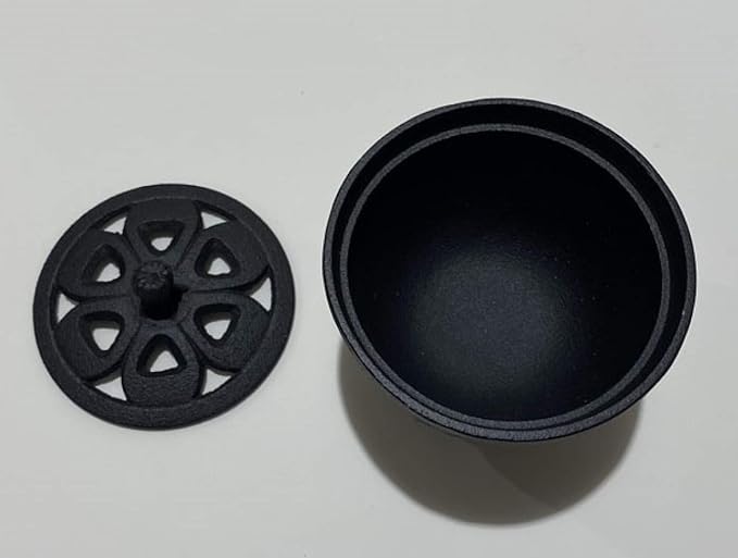 Iwachu 29206 Incense Burner, Petals, Black, Product Size: Φ3.3 x H3.5 inches (8.5 x 9 cm), Nambu Ironware