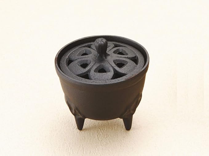 Iwachu 29206 Incense Burner, Petals, Black, Product Size: Φ3.3 x H3.5 inches (8.5 x 9 cm), Nambu Ironware