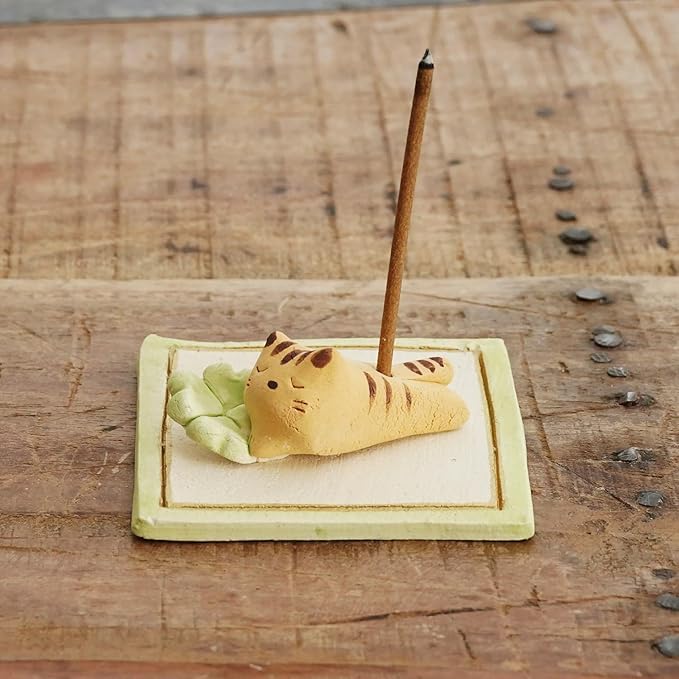 Charming Animal Series Ceramic Incense Holder, Japanese Pottery, Perfect for Relaxation and Concentration, Made in Japan (Four Leaf and Cat)