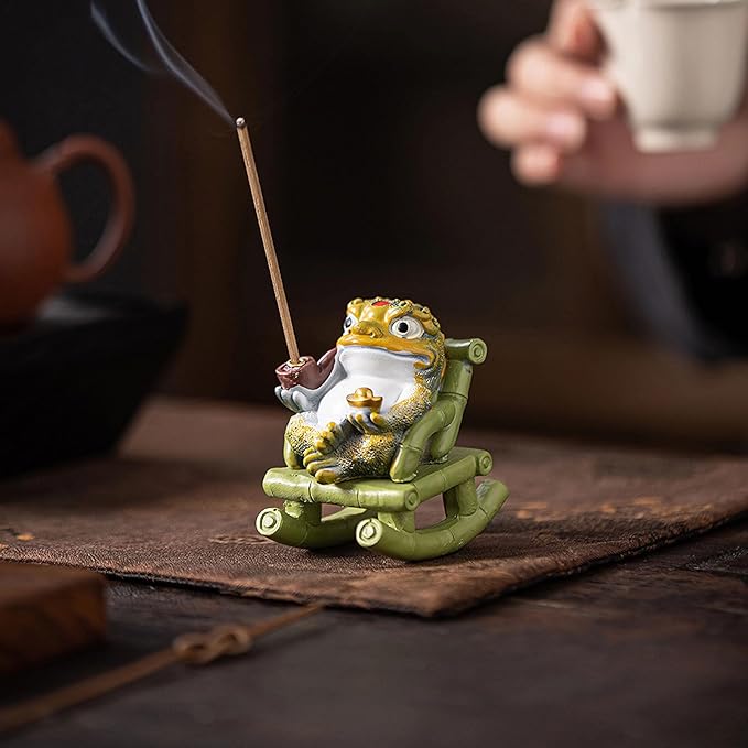 Resin Toad Incense Holder for Sticks with Wooden Tray, Toad Incense Burner with Incense Ash Catcher, Cute Toad Decor Incense Holder for Sticks for Yoga or Home, 1 Piece